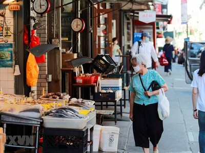 Một con phố mua sắm ở New York, Mỹ ngày 24/6/2020. (Ảnh: THX/TTXVN)