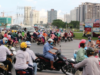 Khu Nam TP.HCM thường xuyên diễn ra cảnh kẹt xe