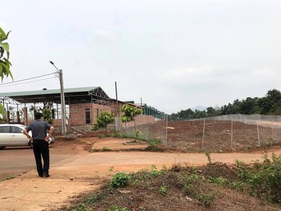 Đoàn công tác của tỉnh Gia Lai có trách nhiệm kiểm tra và tháo gỡ khó khăn cho cá dự án cũng như với công tác sản xuất kinh doanh.