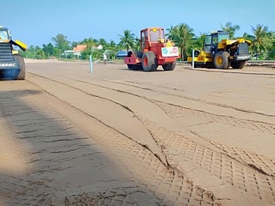 Dự án BOT cao tốc Trung Lương - Mỹ Thuận đang được Công ty CP BOT Trung Lương - Mỹ Thuận triển khai thi công 3 ca để đẩy nhanh tiến độ, phấn đấu thông xe toàn tuyến vào cuối tháng 12/2020.