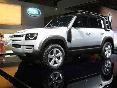 Land Rover Defender phiên bản 110 giá khởi điểm từ 3,715 tỷ đồng
