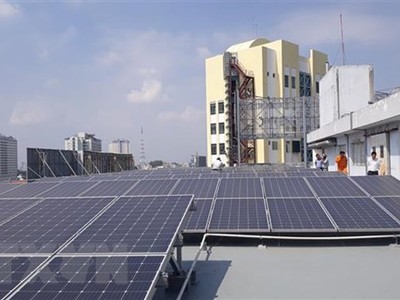 Hệ thống năng lượng Mặt Trời mái nhà ở phường Long Bình, thành phố Biên Hòa. (Ảnh: Nguyễn Văn Việt/TTXVN)