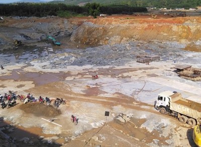 Thi công hồ chứa nước Mỹ Lâm