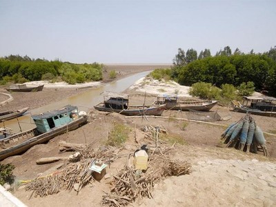 Tài nguyên nước của Việt Nam phụ thuộc lớn vào các quốc gia ở thượng nguồn. Trong ảnh: Khô hạn tại ĐBSCL