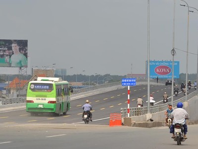 Cầu vượt Tân Vạn- một hạng mục trong Dự án BOT cầu Đồng Nai mới.