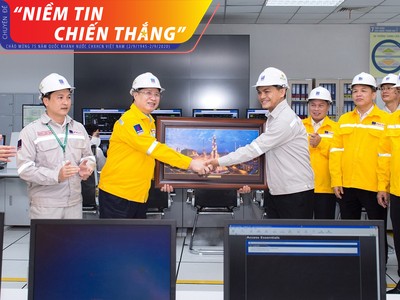 Ông Trần Quốc Vượng, Ủy viên Bộ Chính trị, Thường trực Ban Bí thư Trung ương Đảng đã đến thăm và làm việc tại Cụm công nghiệp Khí Điện Đạm Cà Mau