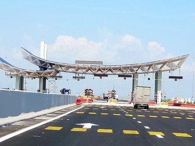 Doanh thu thu phí chỉ đạt khoảng 30% so với phương án tài chính đang đẩy Dự án BOT xây dựng cầu Bạch Đằng - Quảng Ninh có tổng mức đầutư 7.277 tỷ đồng đứng trước nguy cơ phá sản.
