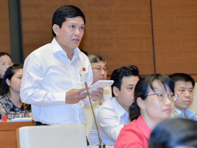 Đại biểu Quốc hội Phạm Phú Quốc phát biểu tại nghị trường. 