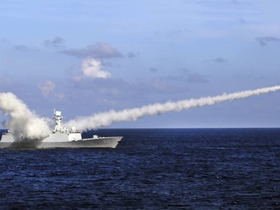 Tàu Trung Quốc trong một cuộc tập trận gần Hoàng Sa hồi tháng 7/2016. (Ảnh: Dân trí)
