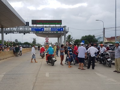 Từ khi triển khai thu phí đến nay, tình hình an ninh trật tự tại trạm thu phí Ninh Xuân (Km8+800, QL26, tỉnh Khánh Hòa) diễn biến phức tạp, việc thu phí bị gián đoạn liên tục.
