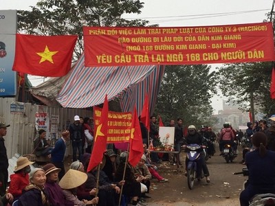 Dân tập trung ra đường sáng 21/1 để phản đối