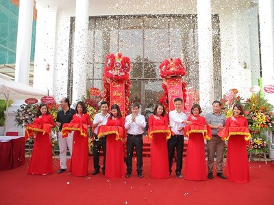 Đại diện Chủ đầu tư cắt băng khai trương căn hộ mẫu dự án Florence