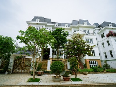 Hàng trăm biệt thự kiểu Pháp ngoại đô Hà Nội đang được làm mới