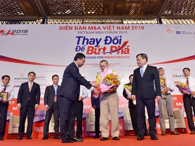 Ông Lê Văn Quang, Chủ tịch Minh Phú nhận giải