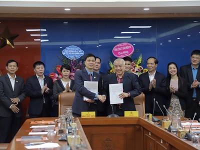 Nhựa Đông Á (DAG) hợp tác với Tổng Liên đoàn lao động Việt Nam