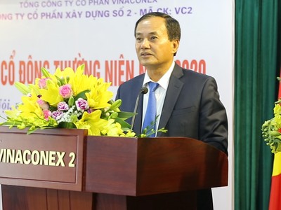 Ông Đỗ Trọng Quỳnh, Chủ tịch VC2 trao đổi với các cổ đông