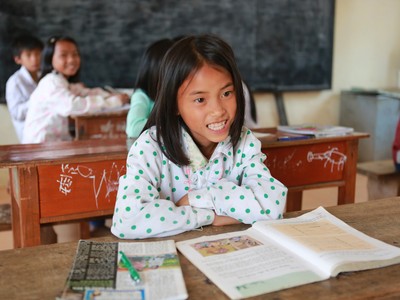 “Khi các tiết học có nội dung sinh động và phong phú hơn, tôi thấy các em học sinh cũng hứng thú hơn trong những giờ ngoại khóa mà tôi lên lớp. Chất lượng học tập nhờ đó mà được nâng cao hơn”, cô giáo Ngô Thị Hồng Lam, Trường PTDTBT TH Nùng Nàng, huyện Tam Đường, tỉnh Lai Châu.