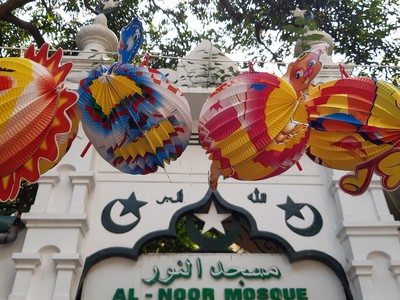 Trước Trung Thu, phố Hàng Mã hút khách