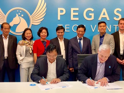 Lễ ký kết giữa đại diện NATEC và Pegasus Tech Venture. 