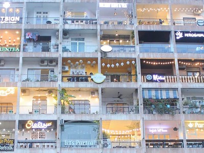 Một chung cư cũ tại TP.HCM được cải tạo lại.