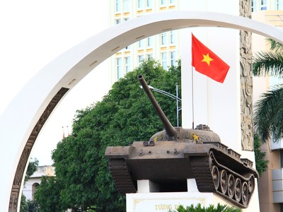 Xe tăng tại Tượng đài chiến thắng. Ảnh: Thành Nguyễn.