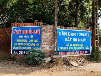 Rất có thể đây là chiêu trò của giới cò đất tại Hòa Lạc để đẩy hàng, tăng giá. Ảnh: Thành Nguyễn.