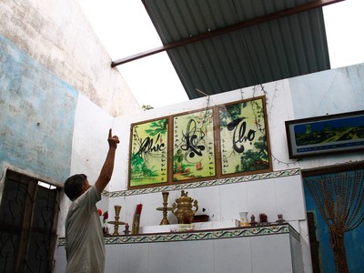 Một gia đình ở Quảng Ngãi bị bão số 9 thổi bay mái tôn. Ảnh: Thành Nguyễn.