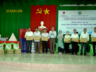 Hỗ trợ nông dân nghèo Bình Thuận bị ảnh hưởng do dịch Covid-19