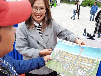 Nhà đầu tư tìm hiểu về dự án FLC Quang Binh Beach & Golf Resort. Ảnh: Thành Nguyễn.