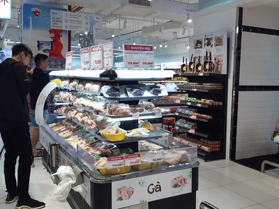 Các cửa hàng bán lẻ đang chịu ảnh hưởng nặng nề từ Covid-19 và thương mại điện tử là lĩnh vực được hưởng lợi. Ảnh: Thành Nguyễn.