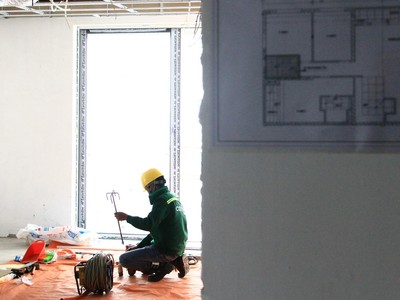 VACC đề nghị các dự án ở giai đoạn hoàn thiện cuối để bàn giao không nằm trong vùng dịch trọng điểm thì vẫn cho phép tiếp tục triển khai. Ảnh: Thành Nguyễn.