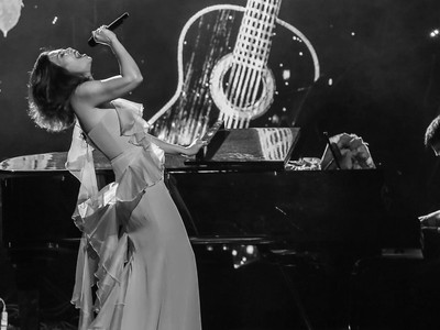 Phú Quang đóng đinh tên tuổi của mình cùng Hà Nội và những đêm nhạc của riêng ông. Ảnh: Internet.