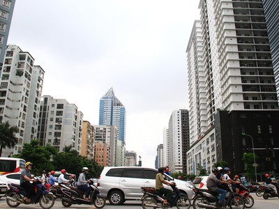 Dân số đô thị tăng nhanh đang gây áp lực lên nguồn cung nhà ở tại Hà Nội. Ảnh: Thành Nguyễn.