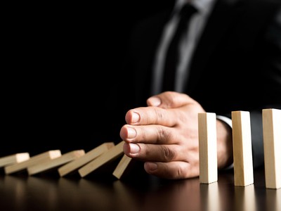 Thị trường đang chịu nhiều tác động đồng loạt của các yếu tố vĩ mô bất lợi. Ảnh: Shutterstock.