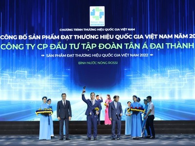 Đại diện Tập đoàn Tân Á Đại Thành tại Lễ công bố sản phẩm đạt Thương hiệu quốc gia Việt Nam lần thứ 8. 