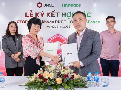 Lễ ký kết hợp tác giữa Chứng khoán DNSE và FinPeace.