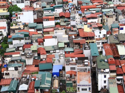 Hà Nội chật chội. Ảnh: Thành Nguyễn.