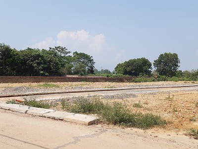 Sau thời gian dài sốt đất, nhiều khu đất tại Hoà Lạc (Hà Nội) đang "bất động" và không có giao dịch. Ảnh: Thành Nguyễn.