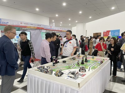 Khu vực trưng bày và triển lãm mô hình học trải nghiệm STEAM Robot LEGO® Education tại lễ phát động cuộc thi