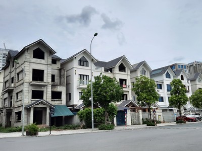 Giá nhà liền thổ đã giảm khá mạnh nhưng vẫn neo ở mức cao. Ảnh: Thành Nguyễn.