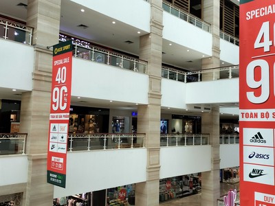 Các trung tâm bán lẻ đang đứng trước đòi hỏi thay đổi phương pháp tiếp cận để phục vụ khách hàng tốt hơn. Ảnh: Thành Nguyễn.