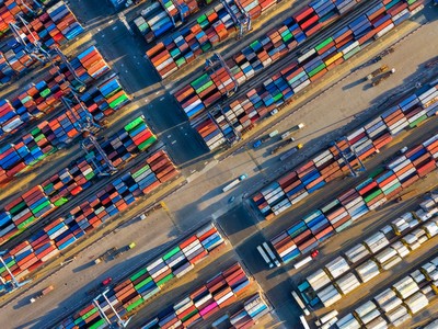 Với cổ phiếu logistics, cần lưu ý đến yếu tố chu kỳ và biến động lãi suất cho vay bằng đồng USD