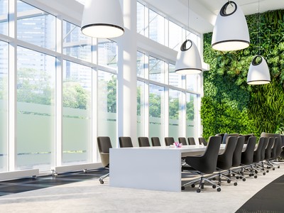 Không gian làm việc thân thiện môi trường, ưu tiên sử dụng ánh sáng, gió tự nhiên đang ngày càng được ưu tiên. Ảnh: Shutterstock,