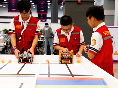 Đội Hồng Bàng 2- đạt hạng 6 thế giới và chỉ dừng chân trước đội vô địch. Ảnh WRO 2023