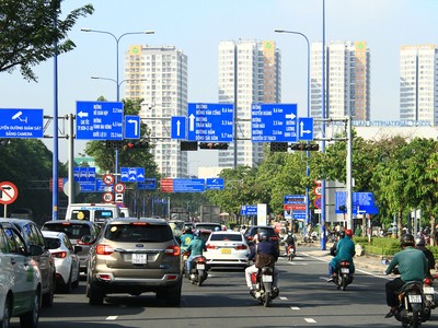 Việc sở hữu nhà ở tại TP.HCM ngày càng khó với người trẻ tuổi. Ảnh: Bình Minh.