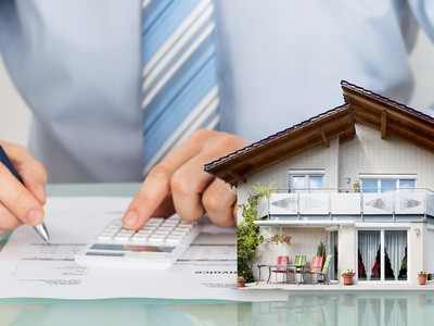 Năm 2024, dòng vốn vào thị trường bất động sản có thể sẽ tăng mạnh. Ảnh: Shutterstock.