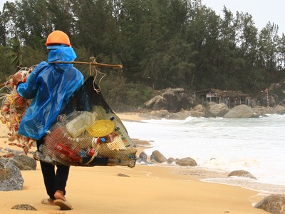 Rác thải nhựa là vấn đề lớn mà Việt Nam đang phải đối mặt. Ảnh: Bình Minh.