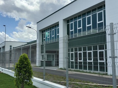 Nhà kho xây sẵn hiện đại tại KCN Long Hậu mới được khánh thành. Ảnh: Bình Minh.