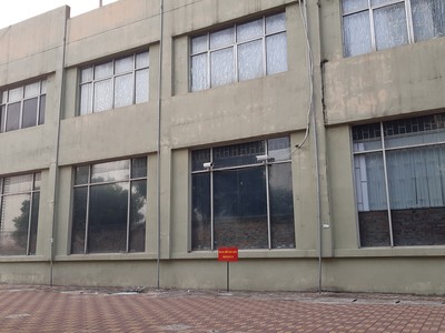 Khối đế bán lẻ chung cư đang gặp khó do thiếu sức hấp dẫn. Ảnh: Bình Minh.