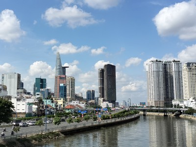 Nguồn cung căn hộ ở mức thấp đang khiến thị trường nhà ở trong trạng thái kém sôi động. Ảnh: Bình Minh.